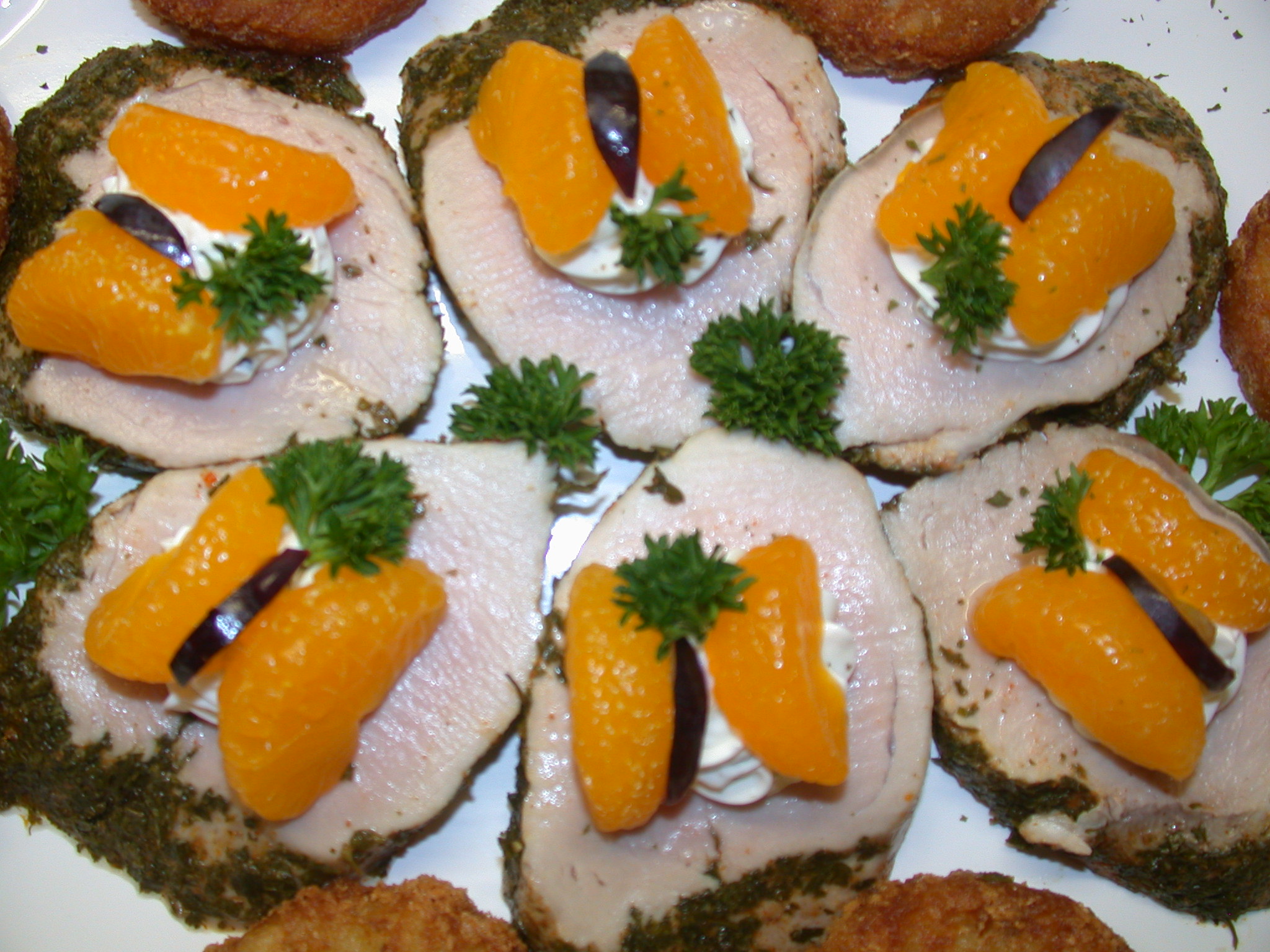 Schweinefilet-Medaillons mit Mandarine im Krtermantel